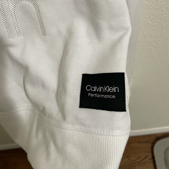 Small athletic Calvin Klein sweater - Picture 3 of 5